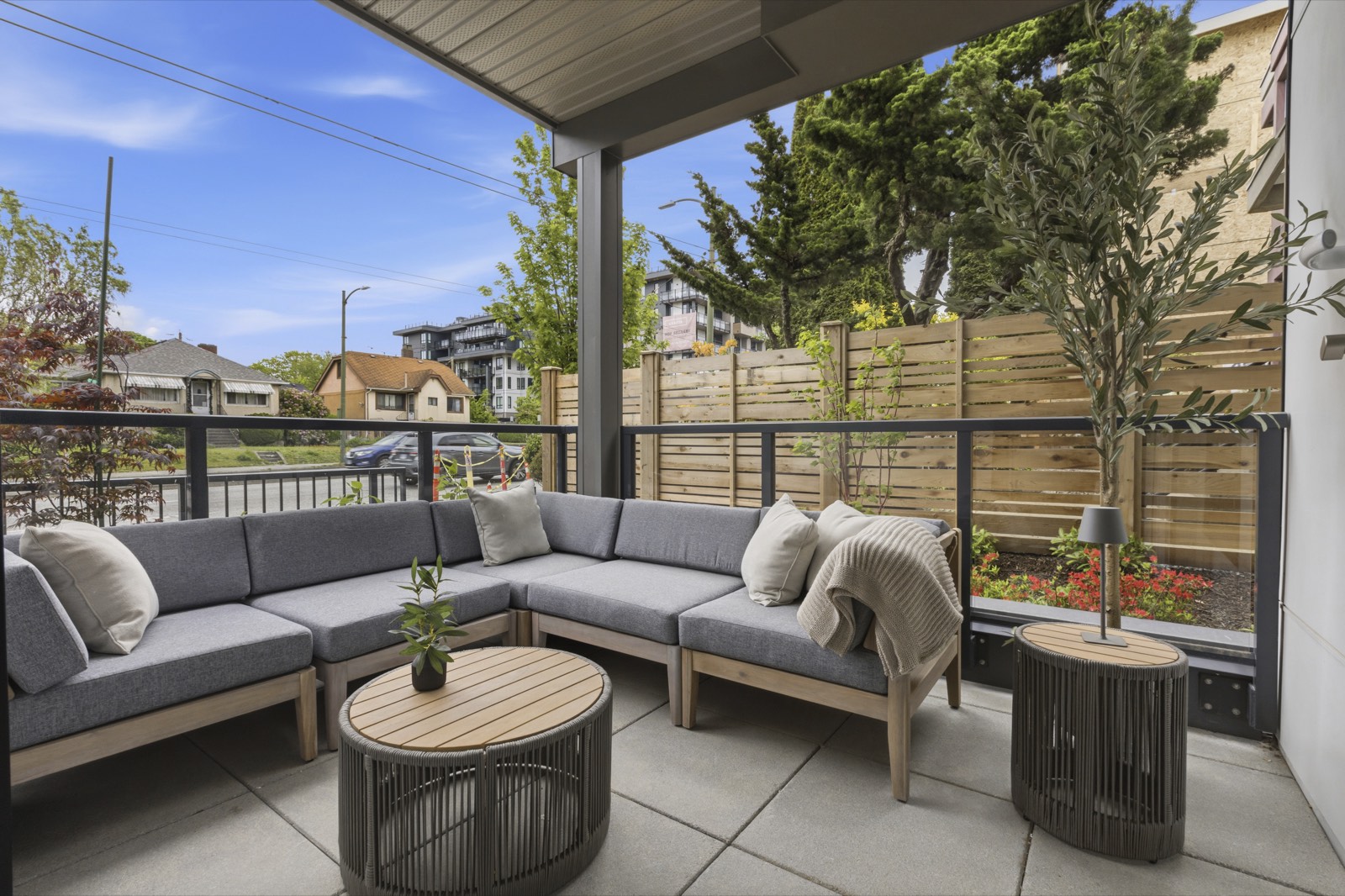 Linx private patio with outdoor lounge